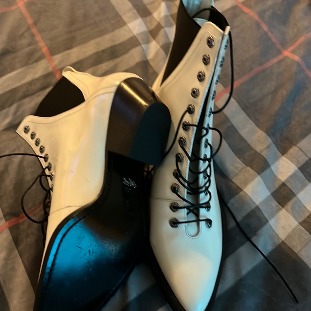 White and black 8.5 coach cowboy leather lace up boot